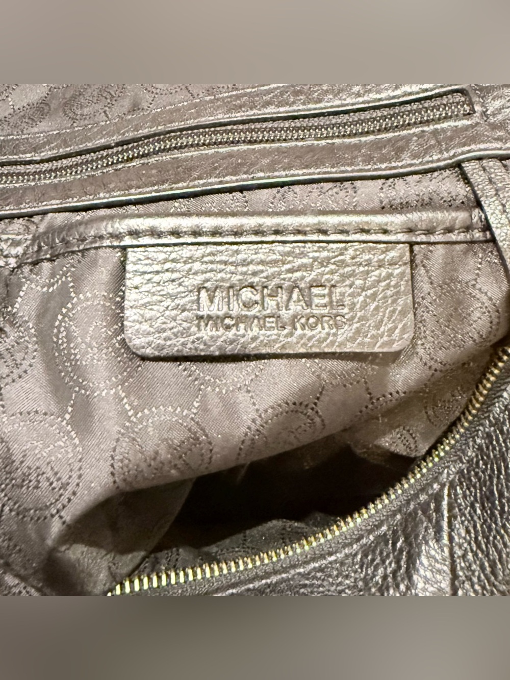 Michael Kors Bedford Leather Hobo Shoulder Bag Black Gold Hardware - Picture 14 of 14